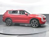 Used 2022 Mitsubishi Outlander SE image 2