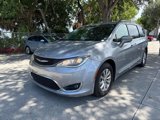 Used 2018 Chrysler Pacifica Touring-L image 2