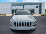 Used 2017 Jeep Cherokee Latitude image 2