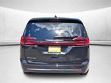 Used 2023 Chrysler Pacifica Touring-L image 4