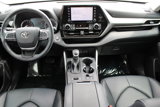 Used 2022 Toyota Highlander XLE image 2