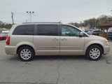 Used 2013 Chrysler Town & Country Touring image 3
