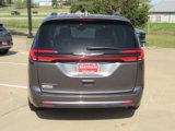 Used 2022 Chrysler Pacifica Touring-L image 4