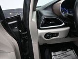 Used 2017 Chrysler Pacifica Touring-L image 2