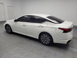 Used 2023 Nissan Altima 2.5 SV image 3