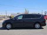 Used 2023 Chrysler Pacifica Touring-L image 2