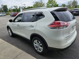 Used 2016 Nissan Rogue SV image 3