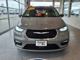 Used 2022 Chrysler Pacifica Touring-L image 2