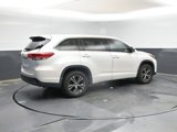 Used 2017 Toyota Highlander LE image 5