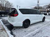 Used 2022 Chrysler Pacifica Limited w/ Uconnect Theater Family Group image 3