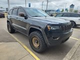Used 2017 Jeep Grand Cherokee Limited w/ Luxury Group II image 3