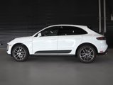 Certified 2025 Porsche Macan image 2