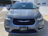 Used 2022 Chrysler Pacifica Touring-L image 3