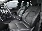 Certified 2022 Porsche Macan image 5