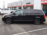 Used 2017 Dodge Grand Caravan SE image 3