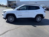 Used 2022 Jeep Compass Latitude image 3