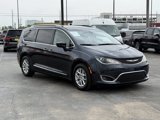 Used 2020 Chrysler Pacifica Touring-L image 2