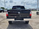 Used 2018 Nissan Titan SV image 3