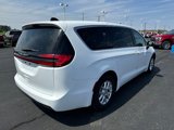 Used 2023 Chrysler Pacifica Touring-L image 5