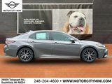 Used 2022 Toyota Camry SE image 3