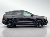 Used 2024 GMC Terrain SLE w/ Driver Convenience Package image 4