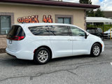 Used 2023 Chrysler Pacifica Touring-L image 3