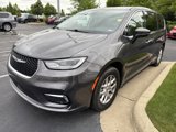 Used 2023 Chrysler Pacifica Touring-L image 2