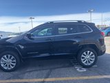 Used 2017 Jeep Cherokee Overland image 2