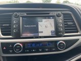 Used 2017 Toyota Highlander XLE image 3