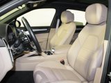 Certified 2023 Porsche Cayenne Platinum Edition image 5