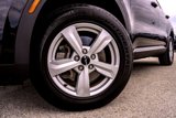 Used 2023 Kia Sorento LX image 2