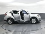Used 2019 Nissan Rogue SV image 3