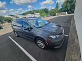 Used 2017 Chrysler Pacifica Touring image 2