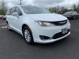 Used 2019 Chrysler Pacifica Touring-L image 2