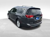 Used 2020 Chrysler Pacifica Touring-L image 4