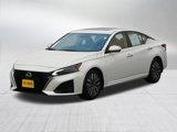 Used 2023 Nissan Altima 2.5 SV w/ SV Premium Package image 3