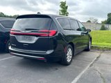 Used 2023 Chrysler Pacifica Touring-L image 4