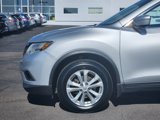 Used 2015 Nissan Rogue SV image 2
