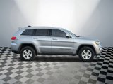 Used 2017 Jeep Grand Cherokee Laredo image 2