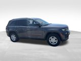 Used 2023 Jeep Grand Cherokee Laredo image 2
