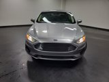 Used 2020 Ford Fusion SE image 2