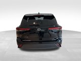 Used 2021 Toyota Highlander LE image 3