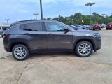 Used 2023 Jeep Compass Latitude image 2