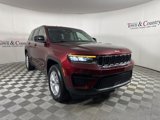 Used 2023 Jeep Grand Cherokee Laredo image 3