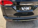 Used 2018 Chrysler Pacifica Touring-L Plus image 4