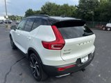 Used 2020 Volvo XC40 T5 R-Design image 3