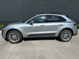 Used 2025 Porsche Macan image 2