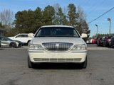 Used 2006 Lincoln Town Car Signature image 3