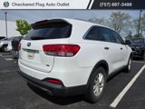 Used 2017 Kia Sorento LX w/ LX Convenience Package image 6