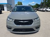 Used 2023 Chrysler Pacifica Touring-L image 3